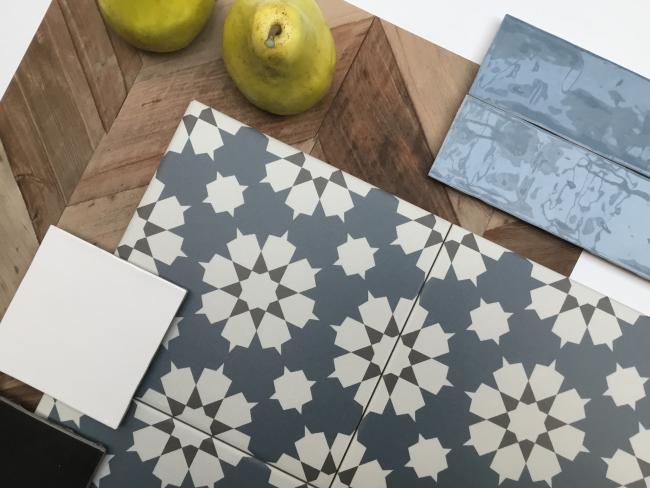 LA VILLETTE BENOIT BLEU + ATELIER 10x10 BLANC DE LIN & NOIR GLOSSY + ATELIER 6.2X25 BLEU LUMIERE GLOSSY