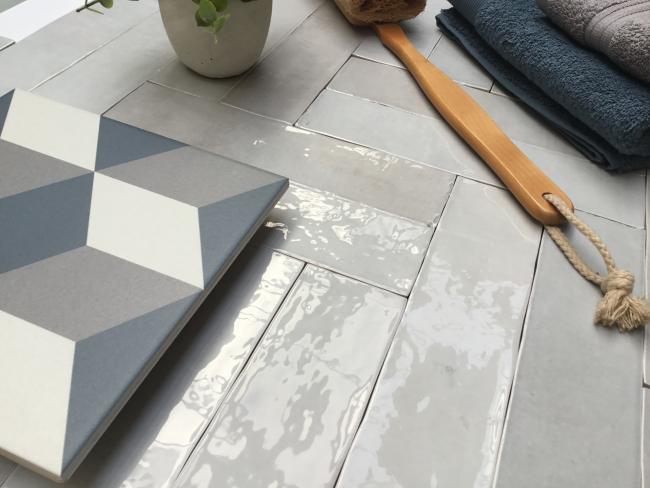 LA VILLETTE GUSTAVE + ATELIER 6.2x25 GRIS GLOSSY